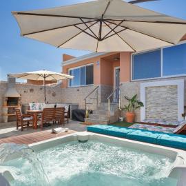 Casa Kentia