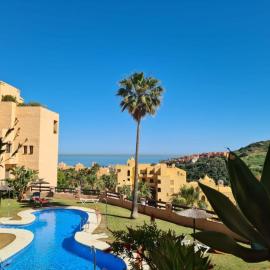 Superb 2-bed apartment in Duquesa