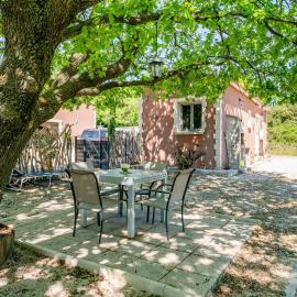 La Petite Maison dans la Vigne, готель у місті Gaujac
