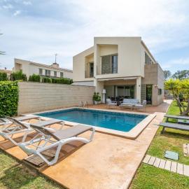 Astur - Moderno Chalet Con Piscina, Hotel in Puigderrós