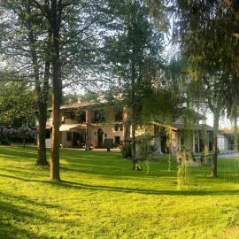Alpi Liguri - Villa Giulia، فندق في Peveragno
