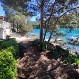 Viesnīca Perina Haven - Island Vis Beachfront pilsētā Rogačić