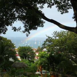 Le matelot de la baie、デエエのホテル