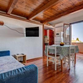 Appartamento a Cavo sul mare, hotel en Cavo