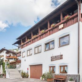 Pension Sonia App 103, hotel in Funes