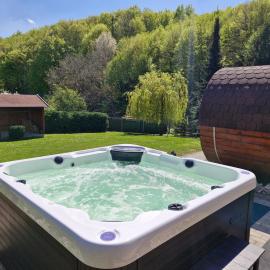 Relax Wellness Apartman, Hotel in Parádsasvár