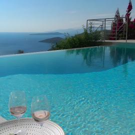 Sunny Villa Ilios Over Mikros, hotel em Fternón