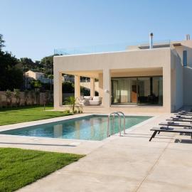 Villa Neratzia-Luxury Escape، فندق في Nerianá