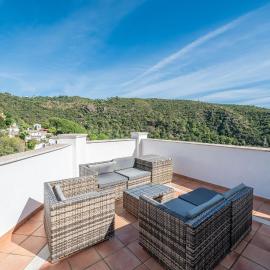3 Bed Apartment In Benahavis