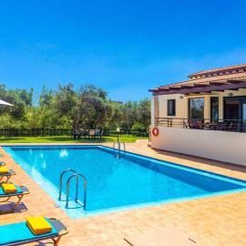 Villa Anna Maria by Villa Plus, hotel in Pírgos Psilonérou