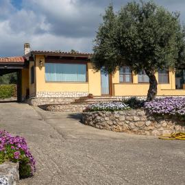 Villa Nespola - ampi spazi e vista mozzafiato, hotel u gradu Serapo