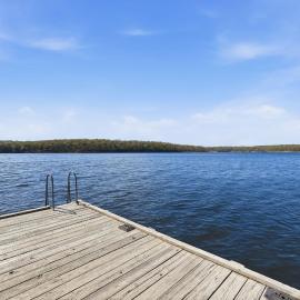 Quail Cove 9 - Lakefront Studio Boat Slip, hotel in Shell Knob