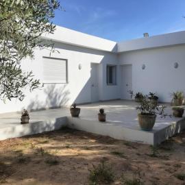 Maison calme avec jardin, hotel in Sakiet ez Zit