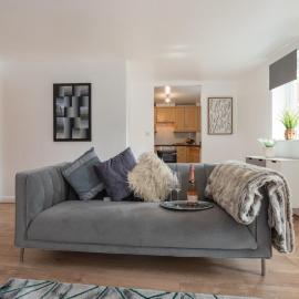 Stylish 2-Bed Manning Gardens, hotel in South Norwood