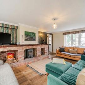 Characterful New Forest Cottage with Fire Pit, Brockenhurst, hotel i Brockenhurst
