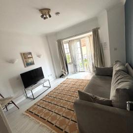 Queen Anne Court-FREE PARKING By Prescott Apartments