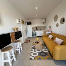 Les Appartements chez Hanene, hotel in Le Grau-du-Roi