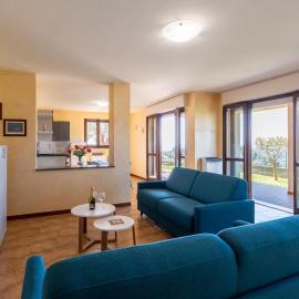 GuestHost - Cozy Flat with Garden and Parking