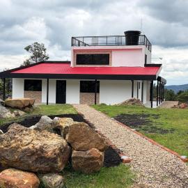 Viesnīca Villa El Encanto Casa campestre con fogata y vista pilsētā Tinjacá