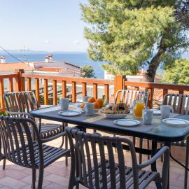 Sunset Cove by halu! - Spacious 4-bedroom Villa, hotel in Neos Marmaras