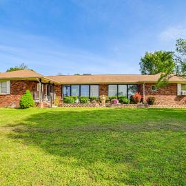 'Hillbilly Paradise' Cabin Near Fort Campbell, hotel v destinaci Oak Grove