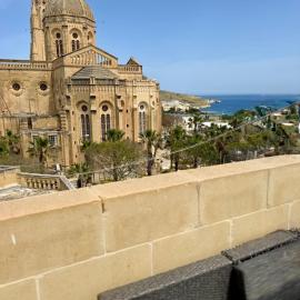 Azure Dome Residences, hotel a Għajnsielem