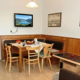 LANZ Haus KMB Seeappartement am Ossiacher See, Hallenbad, Skiarena Gerlitzen – hotel w mieście Tschöran