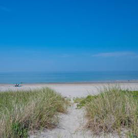 Bright Oceanfront Cottage—Deck Beach Access