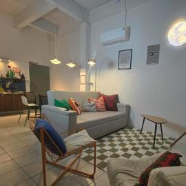 Dramatic Exit Bangkok - Cozy Loft House near Suvarnabhumi Airport, Hotel in Bangkok