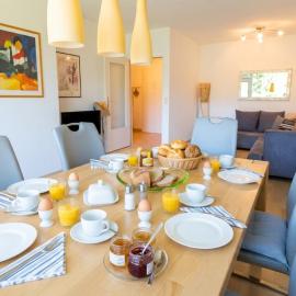 WEG Haus KMB Seeappartement am Ossiacher See, Hallenbad, Skiarena Gerlitzen – hotel w mieście Tschöran