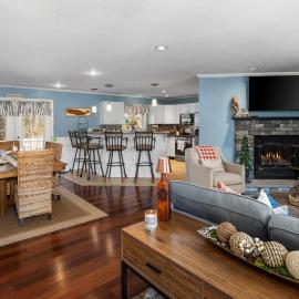 Dog friendly and spacious just minutes from Scusset Beach، فندق في Sagamore Beach