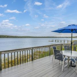 Peaceful Covefront Cottage Retreat in Eastham, hotel v destinácii Eastham