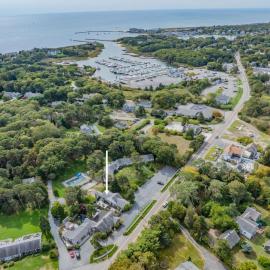 Charming Cape Cod Cottage with Pool Near Red River Beach, hotel in Harwich Port