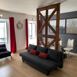 Spacious Apt Steps from Bica Elevator for Families & Friends