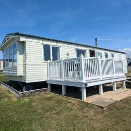 Cabin Sleeps 8 - Pools Parking Pets, hotelli kohteessa Weymouth