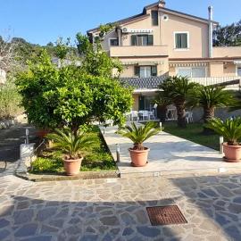 Villa Carol: Santa Maria di Castellabate'de bir otel