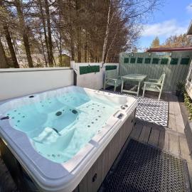 Private Hot Tub & Spacious Decking Area in Northumberland, Dog-Friendly, Free Golf Access