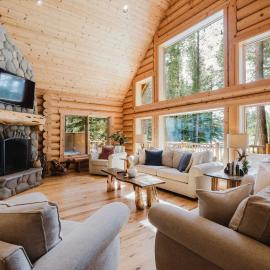 Riverfront log cabin style home with full kitchen deck washer & dryer and WIFI