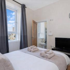 Portobello 2BR En-Suite 5 Min Walk to Beach, Hotel in Edinburgh