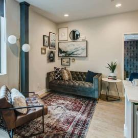 Cozy Tennyson St Suite - Great for Couples & Biz