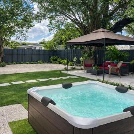 Hard Rock Home Jacuzzi & BBQ Game room, hotell sihtkohas Opa-locka