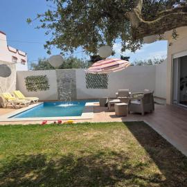 Villa Maya House - Cap Zbib, hotel en Banī ‘Aţāʼ