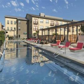 King Aqua Suite Walkable Legacy West King Bed, Pool & Gym, hotel in Plano