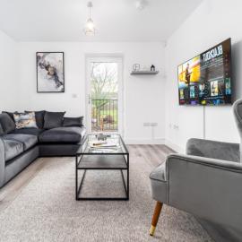 Stylish Two Bed Apartment - Balcony - Parking - Netflix 4MC