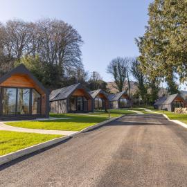 Narrow Water Lodges, hotell i Cornamucklagh
