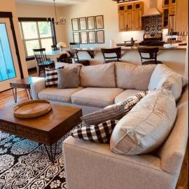 Glacier-Area Home• HotTub+ Heated Patio• 3 Baths, hotel in Kalispell