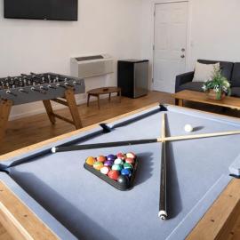 Spacious Home with Fire Pit & Game Room Near Yale、ハムデンのホテル