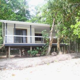 Evis Resort at Nggatirana Island, hotel v destinácii Halisi