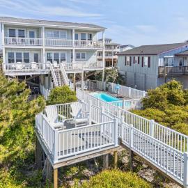 Zion of Holden Brunswick Vacation Rentals Ocean front with private heated pool, hotelli kohteessa Holden Beach