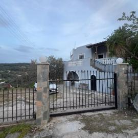 V&M Residence - Ground Level, hotel din Mesargos